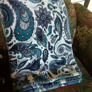 Very soft throw blanket last price on this item